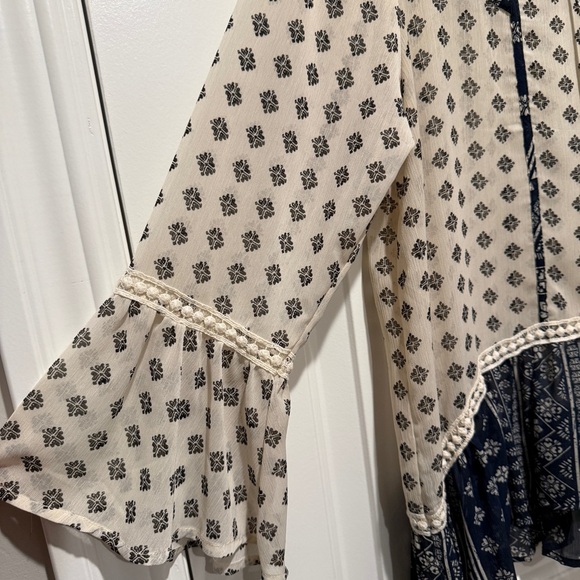 Maurices Navy and Cream Patterned Blouse - Picture 6 of 7